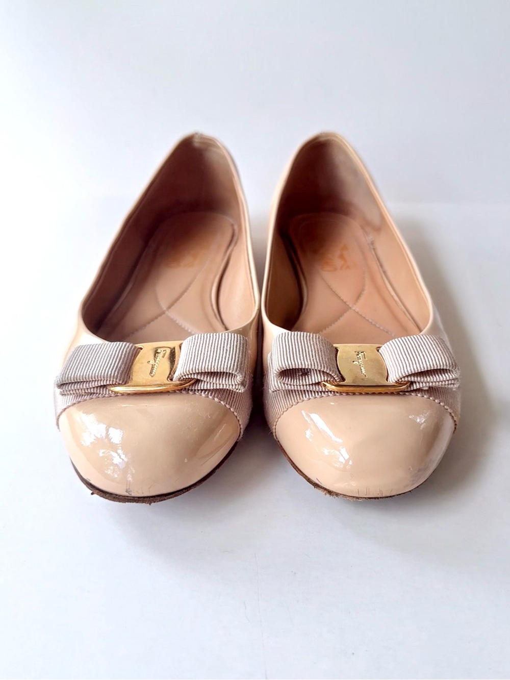 Salvatore Ferragamo Varina Beige Patent Leather Bow Ballet Flats 8.5 - Picture 7 of 16
